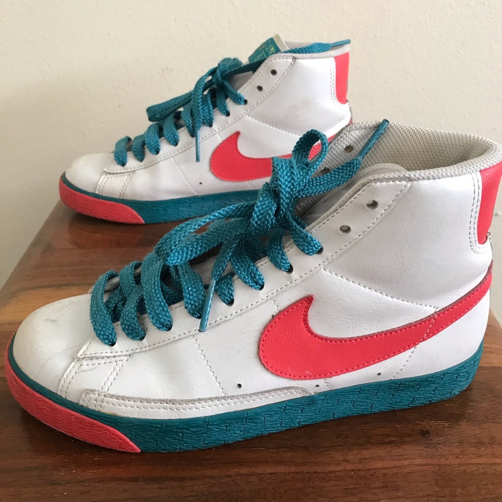 RARE VINTAGE hieroglyph neon NIKE sneakers W 7.5
